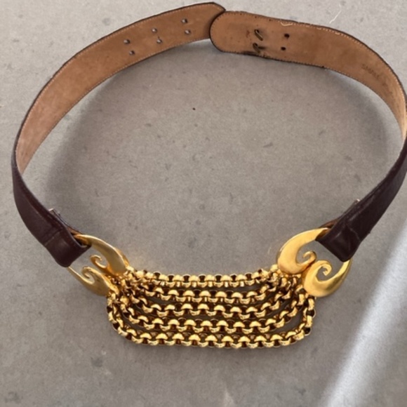 BELT LEATHER - ITALY - BROWN WITH GOLD CHAIN AT FRONT. SMALL PRE LOVED - Picture 8 of 9